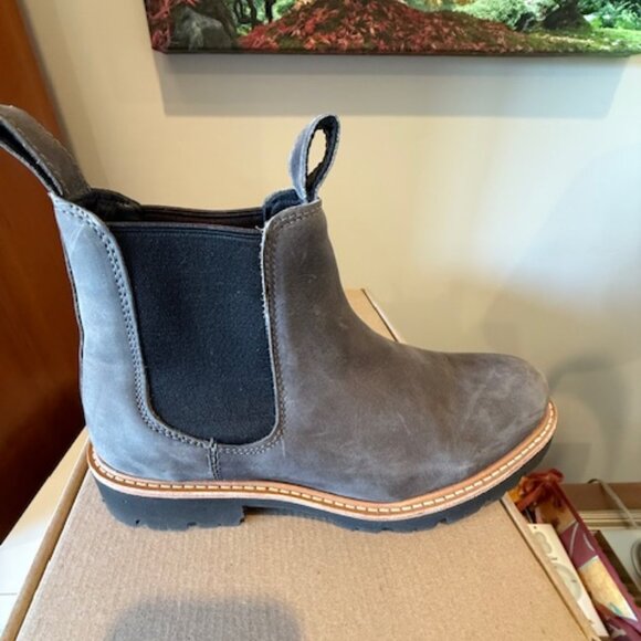 Nisolo Go To Chelsea Shoe Womens  8.5 Gray Leather Pull On Lug Sole Ankle Bootie - Picture 7 of 7